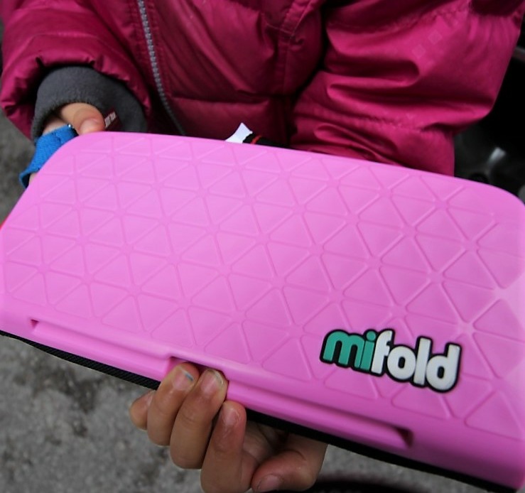 mifold – Smallest Booster Seat Giveaway #BALGiftGuide