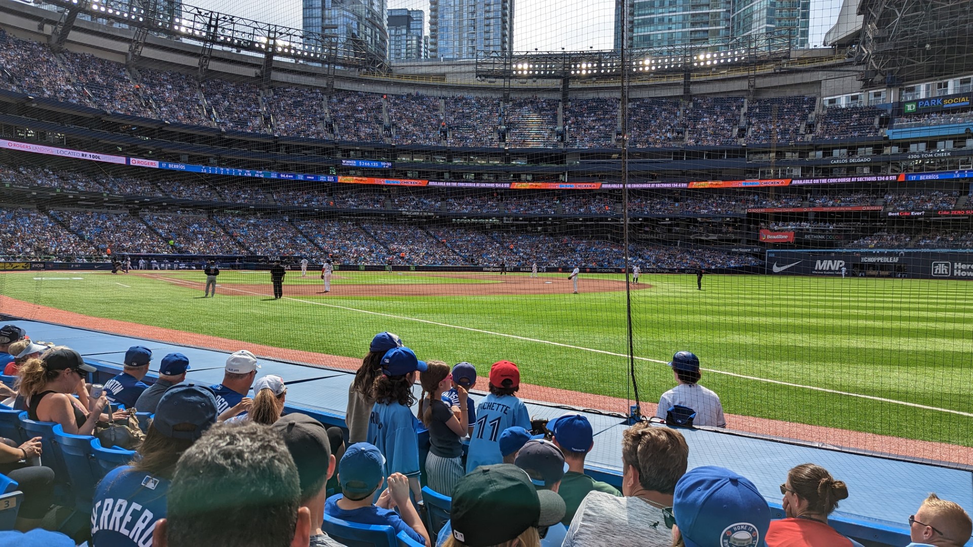 Tips for an Afternoon at the Blue Jays Game with Kids : Parenting To Go
